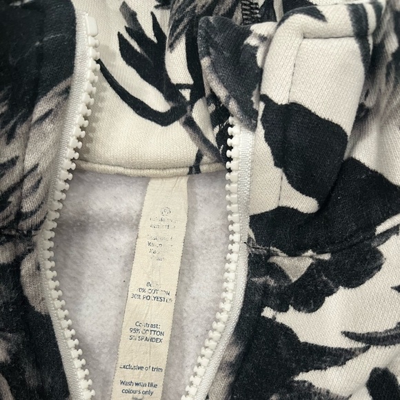 [US2]Lululemon scuba Hoodie Black/ White Floral Pattern - Picture 6 of 14